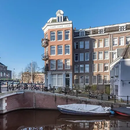 Panoramic Canalview Apartment *