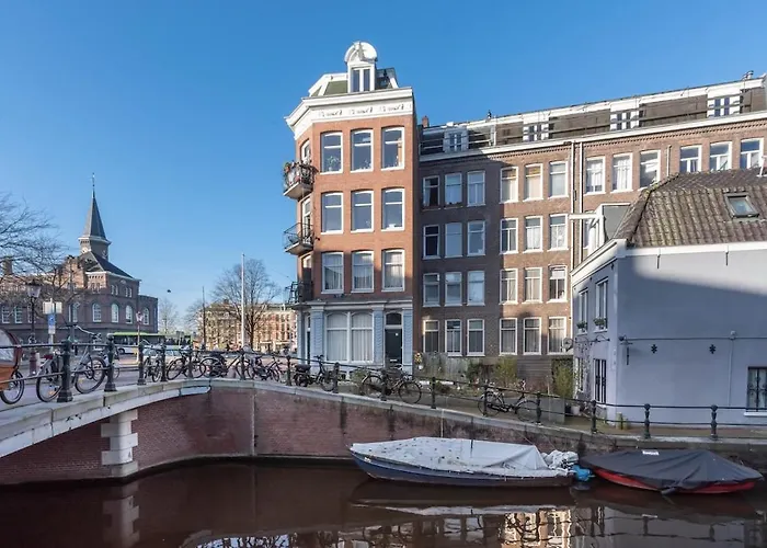 Panoramic Canalview Apartment *